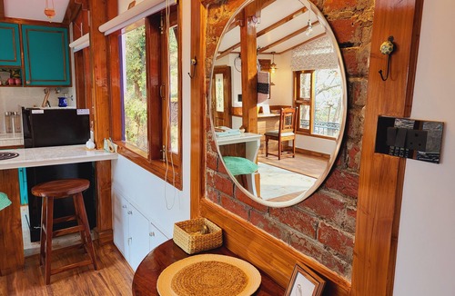 Chhota Shimla Apartment | The Attic Suite at Shimla Gypsy with 360° view and a sky roof