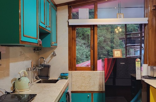 Chhota Shimla Apartment | The Attic Suite at Shimla Gypsy with 360° view and a sky roof