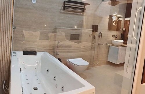 Faizabad Hotel | The Aura Hotel