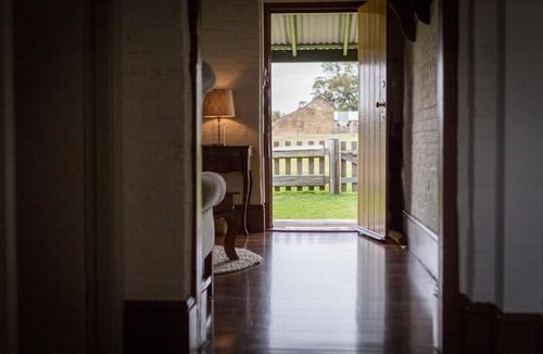 Paterson Bed & Breakfast | The Barracks, Tocal