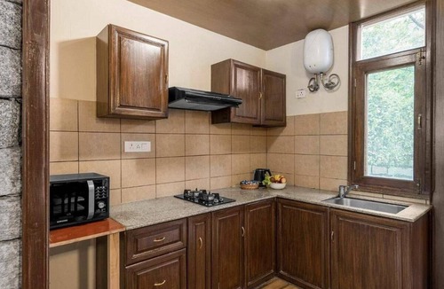Old Manali House | The Bear Creek Luxury 2BHK Villa at Mall Road Manalin