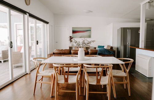 Binalong Bay House | THE BILLOWS - BINALONG BAY. Hamptons style escape overlooking the Bay of Fires.