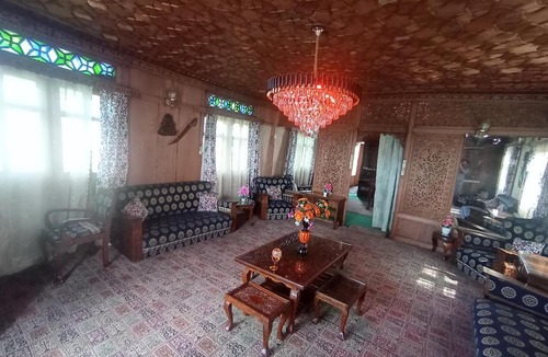 Dal Lake Bed & Breakfast | THE Bombay Group of House Boat