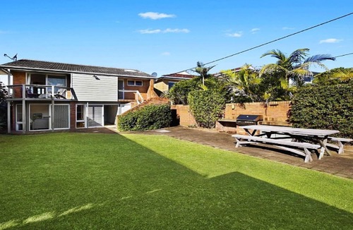 North Avoca House | THE BREAKERS | Beachfront , Pet Friendly | Accom Holidays