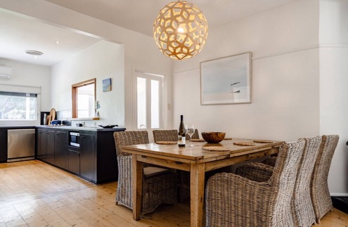 Barwon Heads House | The Bungalow in Barwon Heads -Main street-Sleeps 7 (499568)