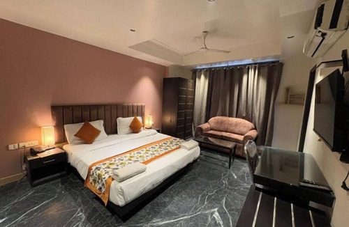 New Friends Colony Hotel | The Centrum