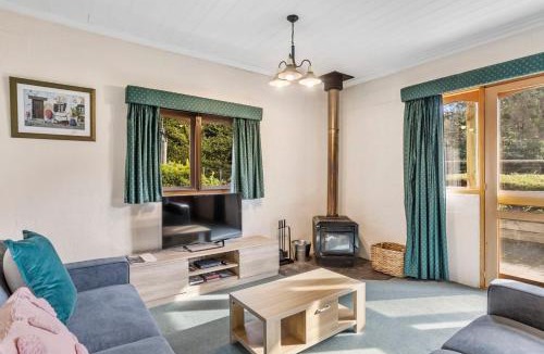 Kettering Villa | The Clocktower - Serene Stay at Herons Rise Vineyard