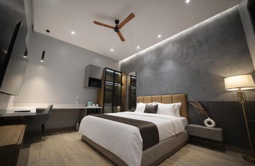Taj Ganj Villa | The Cozy Chaos - Soak Under the Sky