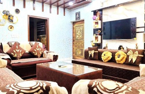 Vaishali Apartment | The Cozy Nest-3bhk Near Vaishali Metro & Max Hospital