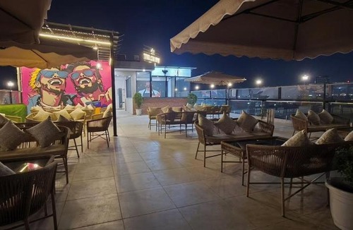 Gurugram Hotel | THE CROWN HOTEL & restaurants