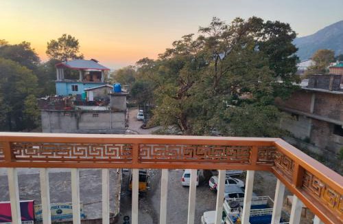 Sidhpur Hotel | The Crown
