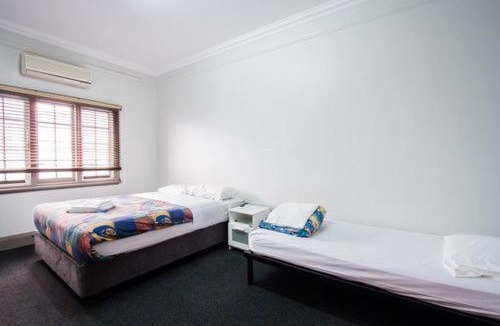 Perth Hostel | The Emperors Crown Hostel