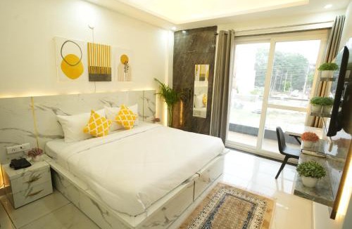 DLF Phase 5 Hotel | The Empire Corporate Studio Hotel Sector 43 ,Golf Course Road , One Horizon Center