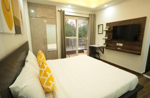 DLF Phase 5 Hotel | The Empire Corporate Studio Hotel Sector 43 ,Golf Course Road , One Horizon Center