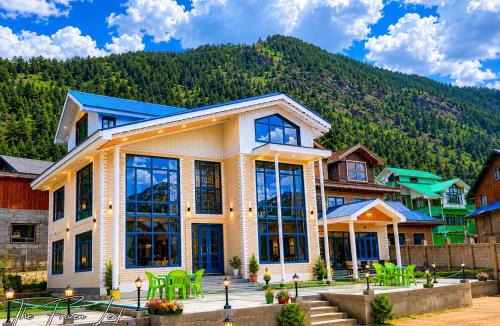 Pahalgam Hotel | The Frozen Leaf