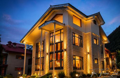 Pahalgam Hotel | The Frozen Leaf