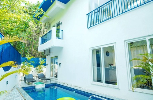 Penha de Franรงa Villa | The Greek Villa 3BR Private Pool By homeyhuts