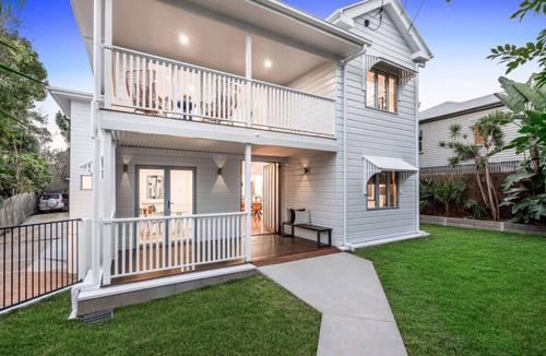 Bulimba House | The Hampton Retreat - 6BR 16 Guest Pet Friendly House