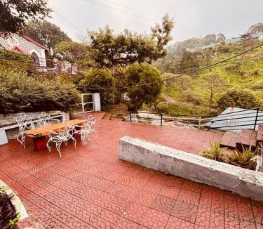 Kasauli Apartment | The Heritage manor l on mall road Kasauli l Private Lawn l 2 Min walk to heritage market