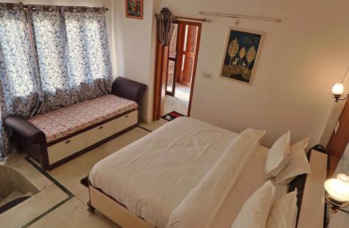The Mall Road Apartment | The Hidden Hills Stay,2BHK Near Mall Road