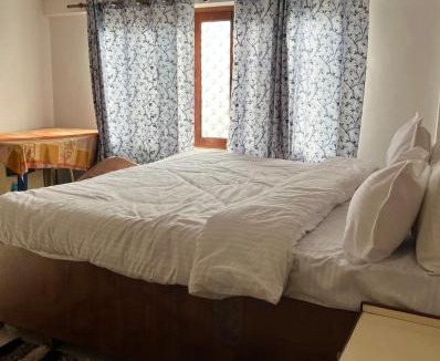 The Mall Road Apartment | The Hidden Hills Stay,2BHK Near Mall Road