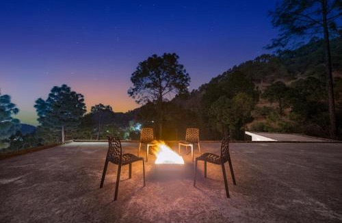 Kumarhatti House | The Hills Station Nest - 4 Bedroom Villa by Splendid Retreat Hotels