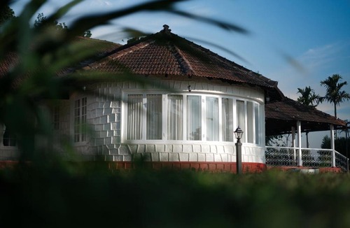Sulthan Bathery Bed & Breakfast | The Hundred House - Colonial Bungalow- Wayanad