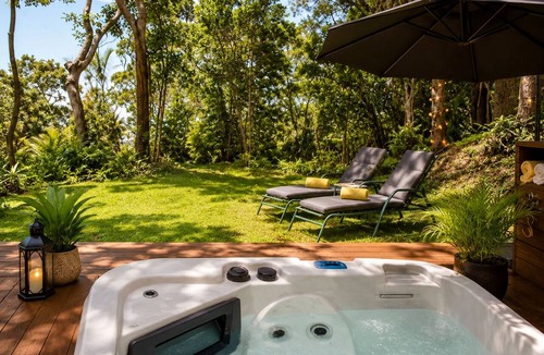 Rocky Point House | The Hut at Gunnadoo | Romantic Ocean View Rainforest Retreat