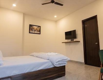 Panipat Hotel | The Lagoon