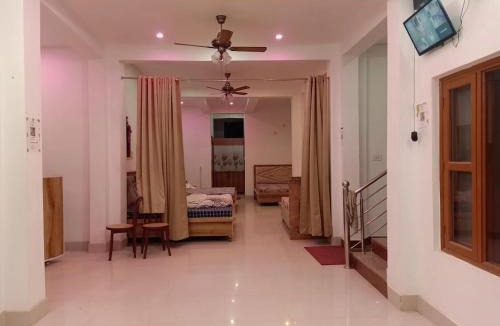 Guptkashi Hotel | The Maruti Empire