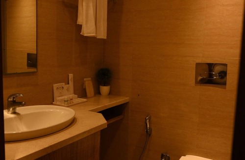 Lake Town Hotel | The Maureen