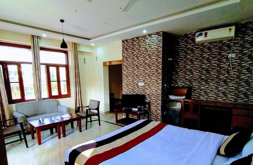 Bharatpur Hotel | The New Swaraj Resort