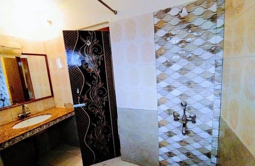 Bharatpur Hotel | The New Swaraj Resort
