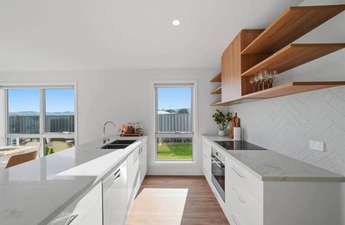 Sorell House | The Spoonbill Retreat | Water Views Family Escape