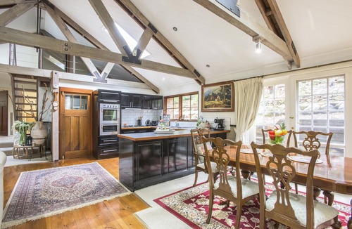 Kallista House | The Stone On The Hill - This is a contemporary 3 bedroom home with high ceilings, a coonara log fire and central heating.