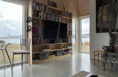 Penna Apartment | The Studio - Seclusion by the water with your own private beach.