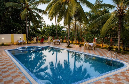 Kovalam Hotel | The Travancore Palace Beach Resort