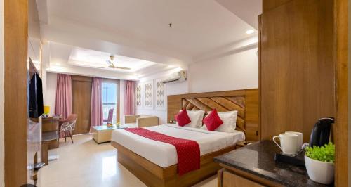 Bail Parao Hotel | The velvet forest by lake & woods
