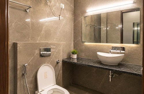 Sector 39 House | The White Casa - Luxery 1RK Balcony Stay