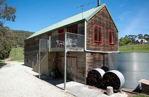 Kettering Apartment | The Wine Loft Family Stay at Herons Rise Vineyard