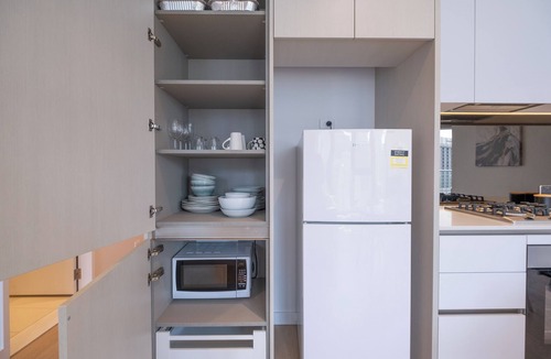 Docklands Apartment | This apartment is a 2 bedroom(s), 2 bathrooms, located in Docklands, VIC.