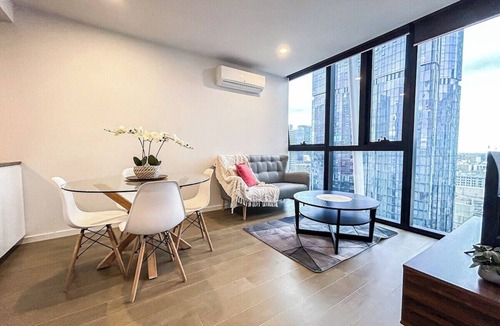 Melbourne Central Business District Apartment | This apartment is a 2 bedroom(s), 1 bathrooms, located in Melbourne, VIC.