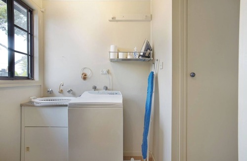 Coburg North House | Three Bedroom Sweet Retreat in Coburg