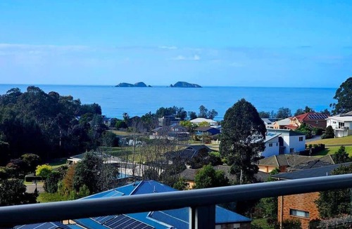 Long Beach House | Three Sisters | Ocean Views & Walk to Beach