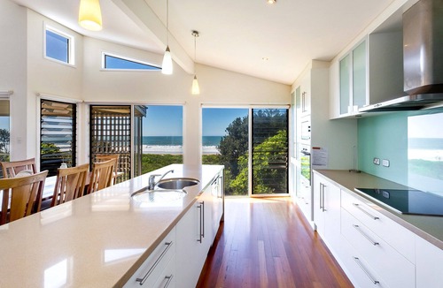 Diamond Beach House | Tidemark backs on to the beautiful Diamond Beach, Ocean views at their finest