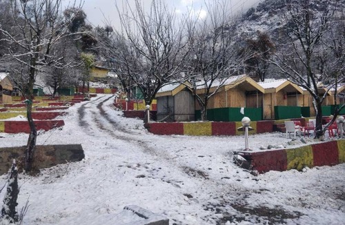 Banjar Hotel | Tirthan Village Huts