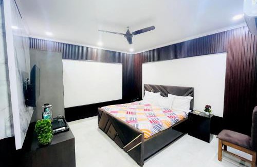 Jangpura Bed & Breakfast | Tom & Jerry In Jangpura
