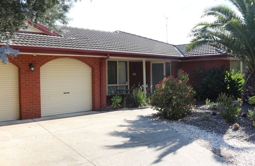 Torquay House | Torquay Shores - Family, Friends, Pets Welcome!