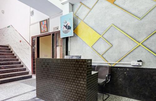 Wazirpur Hotel | Townhouse Prakash continental Near Netaji Subhash Place Metro Station