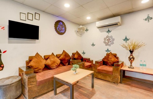 Sainik Farm Hotel | Townhouse Super A Square Residency Near Saket Metro Delhi